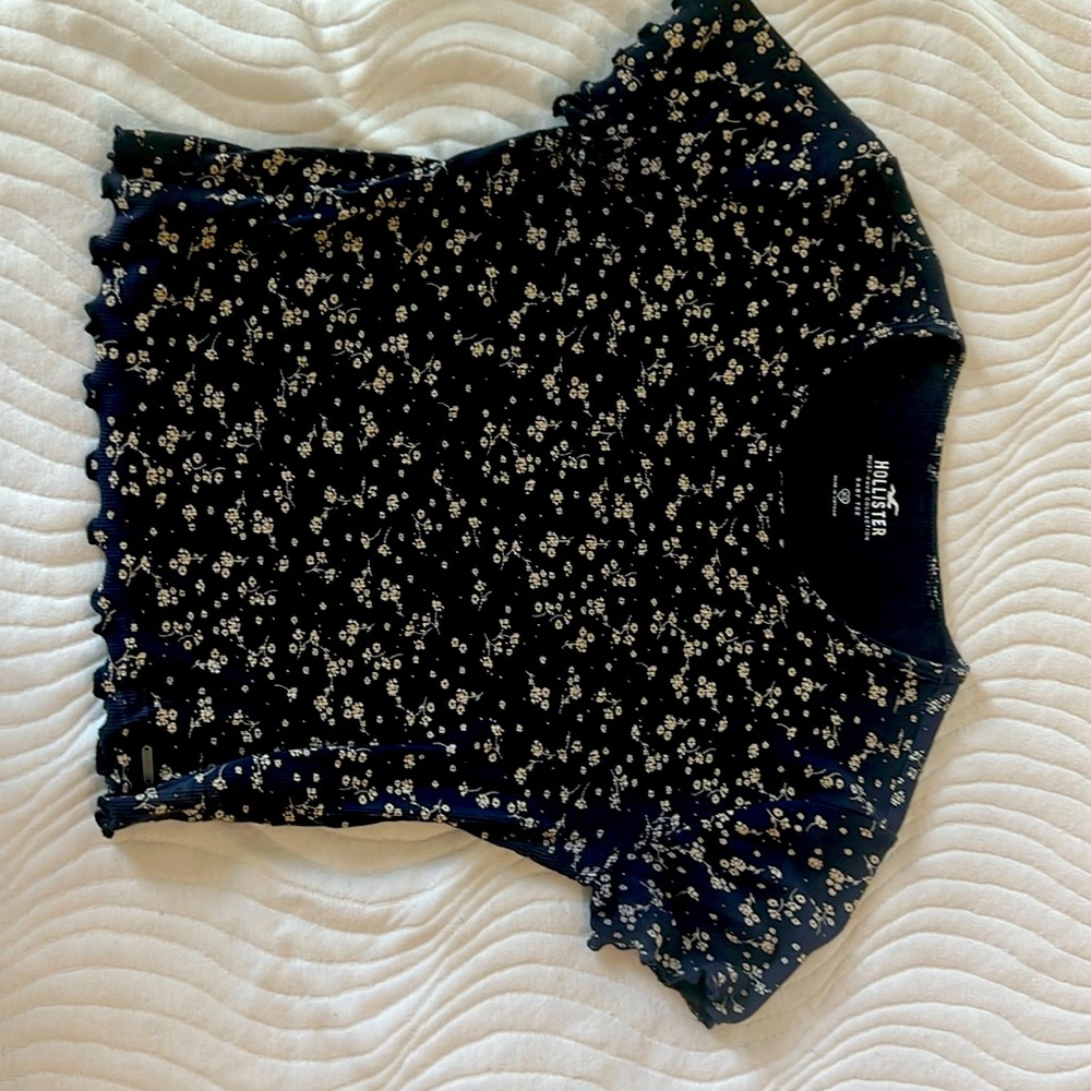 A hollister baby tee shirt in size xs